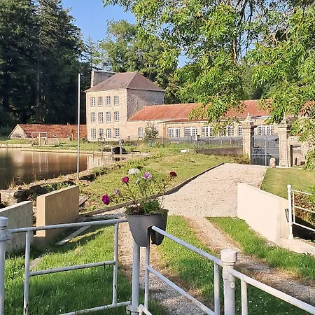 Loge De La Saire Holiday home *